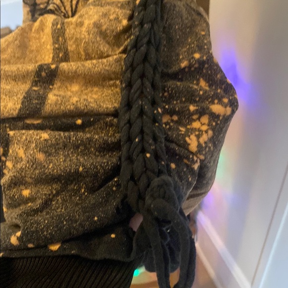 Black and Tan Geometric Tank Top - Picture 4 of 5